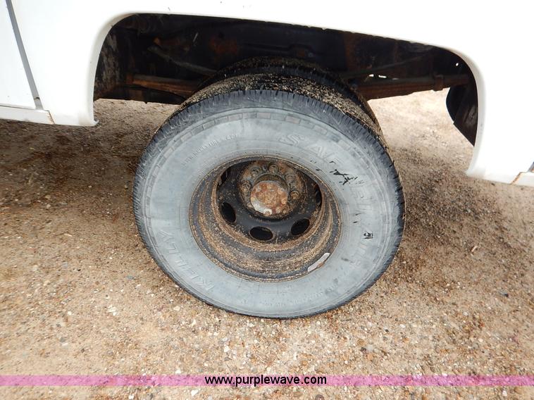 image for item K7384 2001 Dodge Ram 3500 utility truck