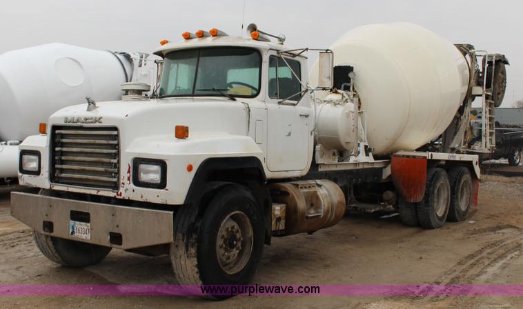 image for item L6705 1999 Mack RD690S mixer truck