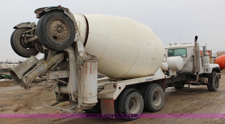 image for item L6705 1999 Mack RD690S mixer truck