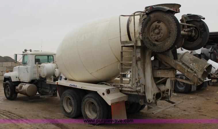 image for item L6705 1999 Mack RD690S mixer truck