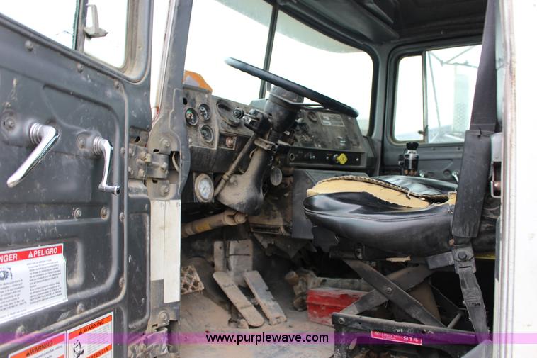 image for item L6705 1999 Mack RD690S mixer truck