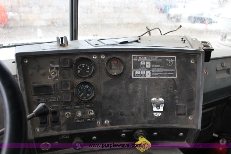 image for item L6705 1999 Mack RD690S mixer truck