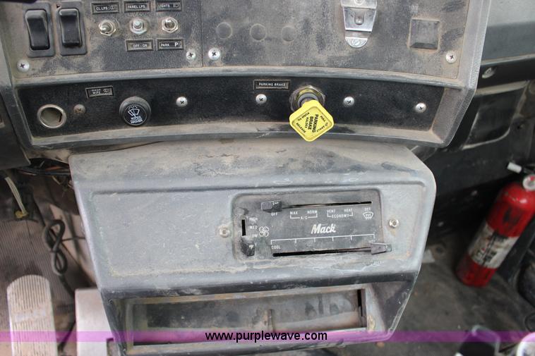 image for item L6705 1999 Mack RD690S mixer truck