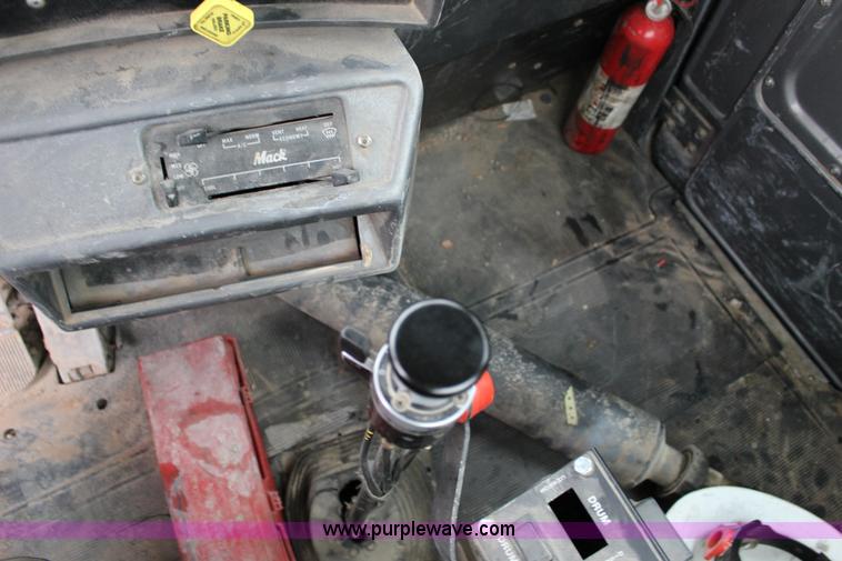 image for item L6705 1999 Mack RD690S mixer truck