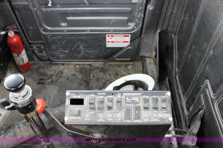 image for item L6705 1999 Mack RD690S mixer truck