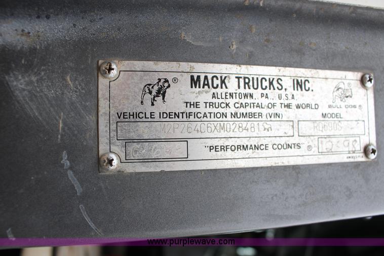 image for item L6705 1999 Mack RD690S mixer truck