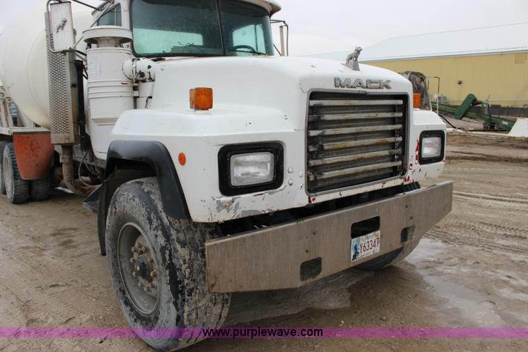 image for item L6705 1999 Mack RD690S mixer truck