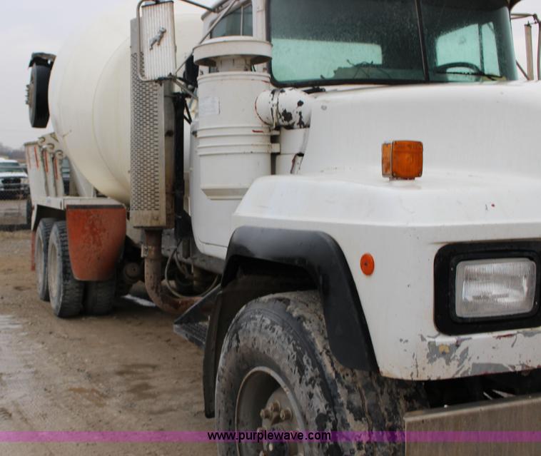 image for item L6705 1999 Mack RD690S mixer truck