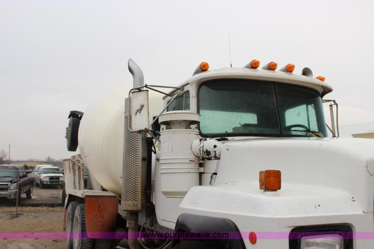 image for item L6705 1999 Mack RD690S mixer truck