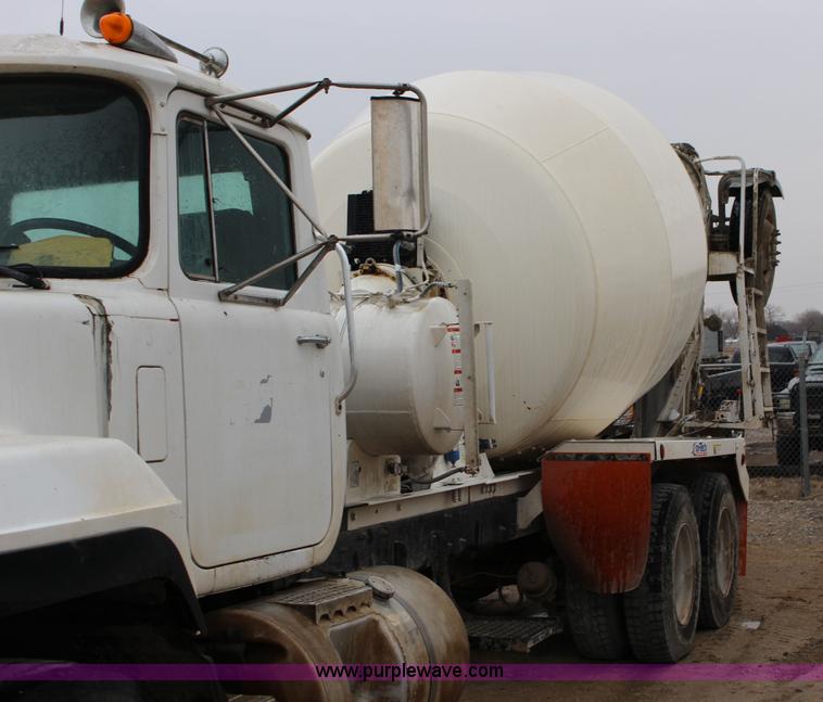 image for item L6705 1999 Mack RD690S mixer truck
