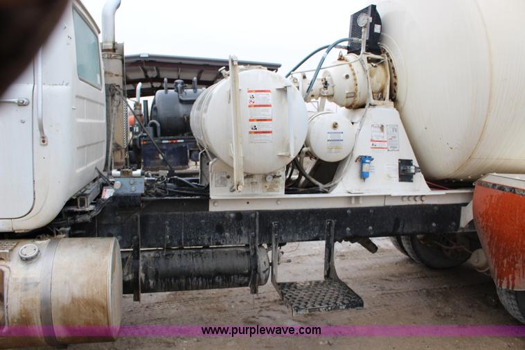 image for item L6705 1999 Mack RD690S mixer truck