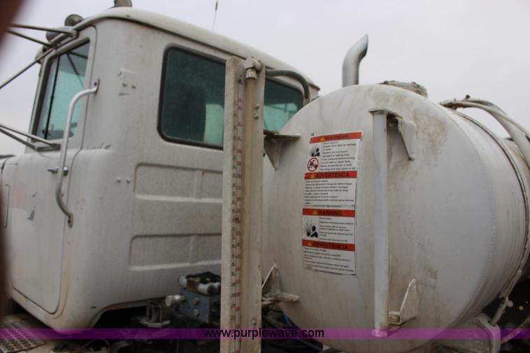 image for item L6705 1999 Mack RD690S mixer truck