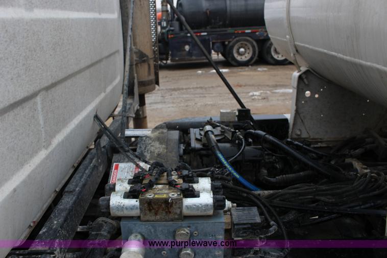 image for item L6705 1999 Mack RD690S mixer truck