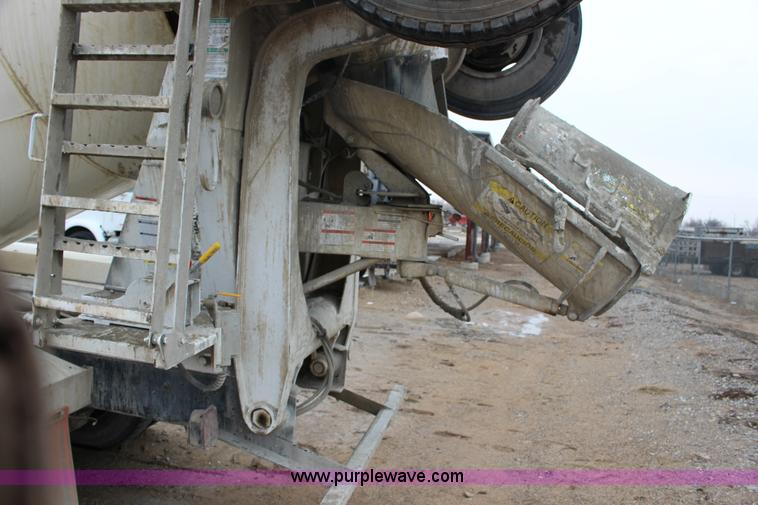 image for item L6705 1999 Mack RD690S mixer truck