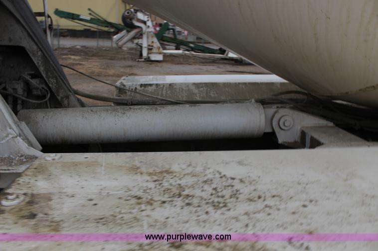 image for item L6705 1999 Mack RD690S mixer truck