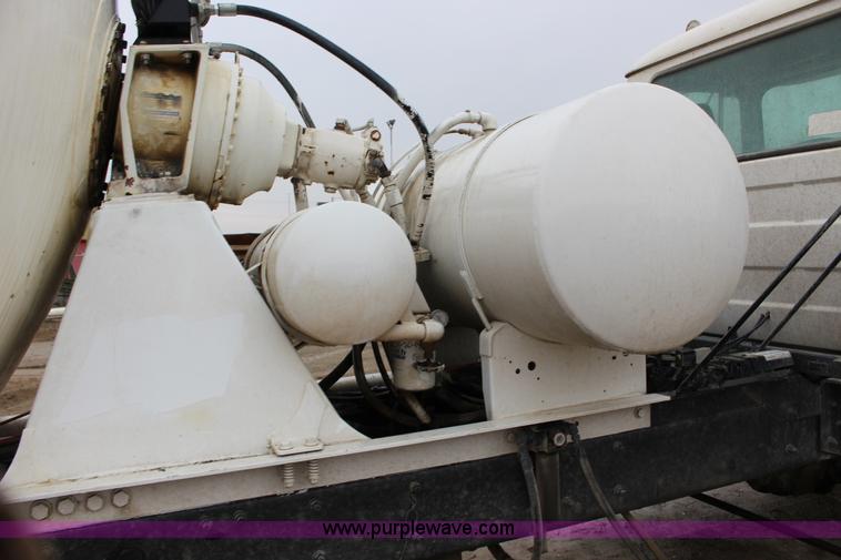 image for item L6705 1999 Mack RD690S mixer truck