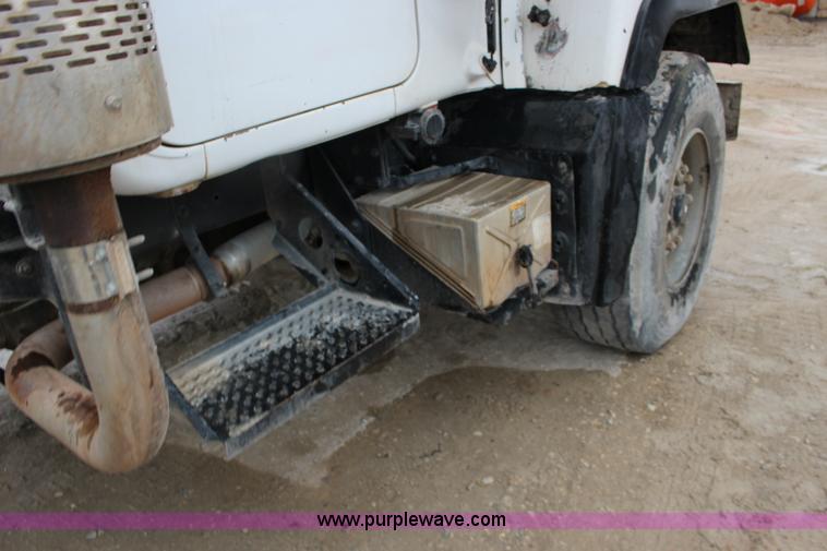 image for item L6705 1999 Mack RD690S mixer truck