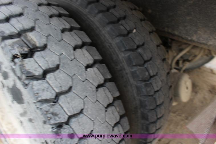 image for item L6705 1999 Mack RD690S mixer truck