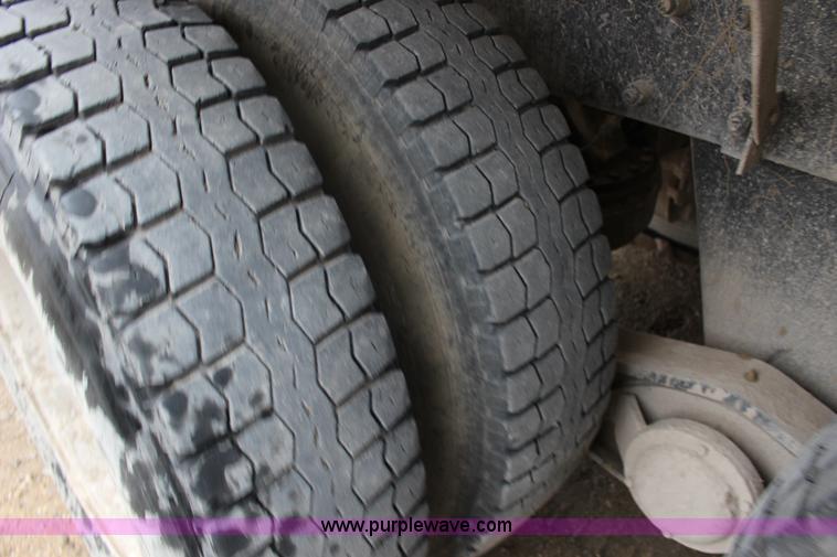 image for item L6705 1999 Mack RD690S mixer truck