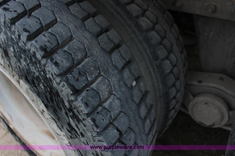 image for item L6705 1999 Mack RD690S mixer truck