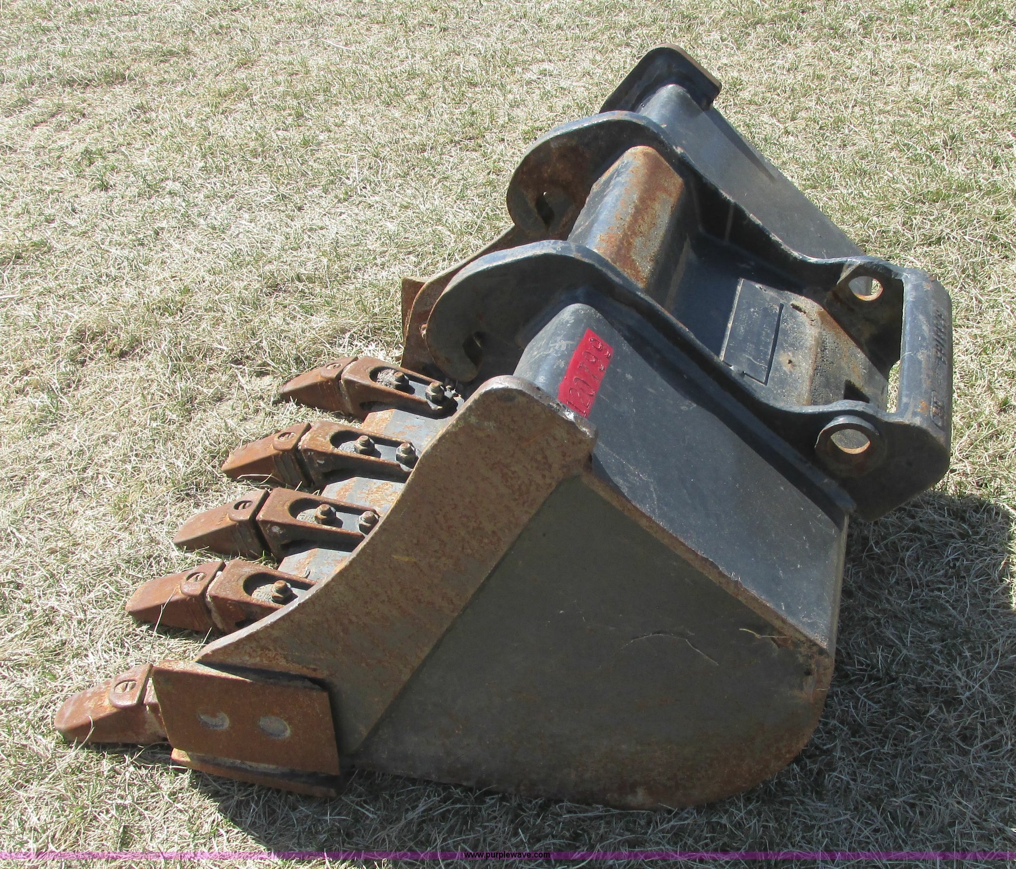 Bobcat mini excavator bucket in Minot, ND Item A8784 sold Purple Wave