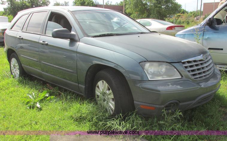 image for item I9517 2005 Chrysler Pacifica SUV