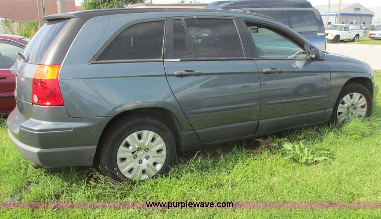 image for item I9517 2005 Chrysler Pacifica SUV