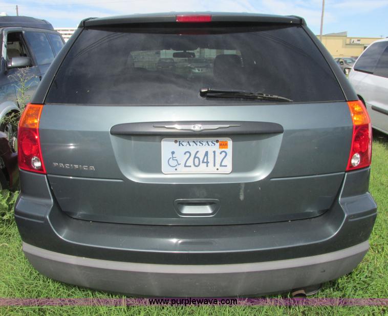 image for item I9517 2005 Chrysler Pacifica SUV