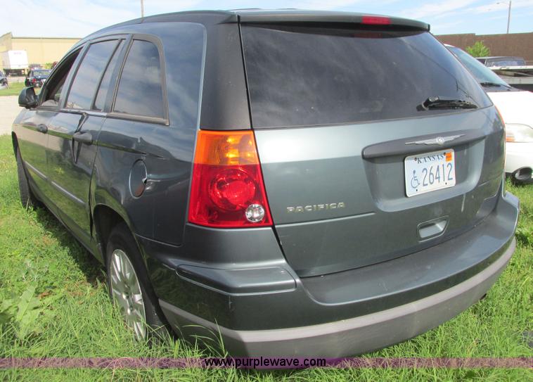 image for item I9517 2005 Chrysler Pacifica SUV