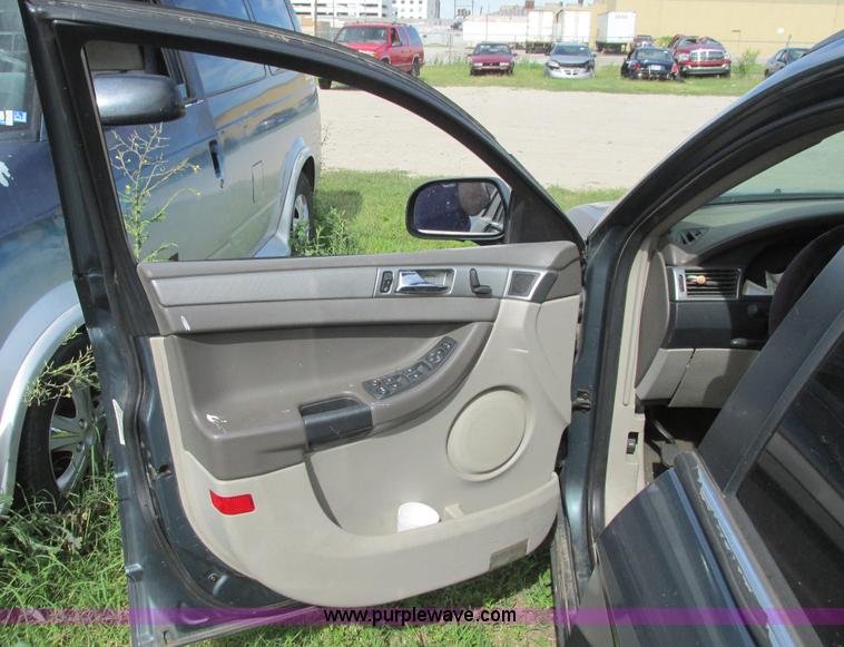 image for item I9517 2005 Chrysler Pacifica SUV