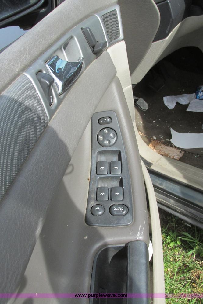 image for item I9517 2005 Chrysler Pacifica SUV