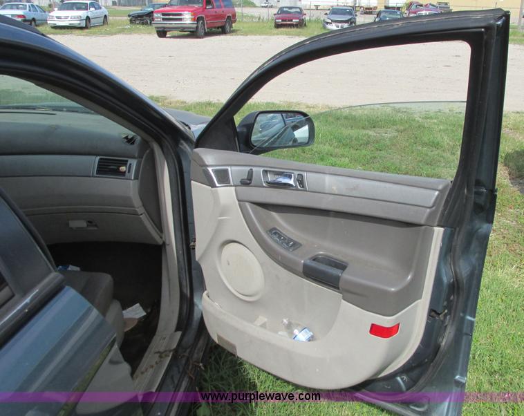 image for item I9517 2005 Chrysler Pacifica SUV