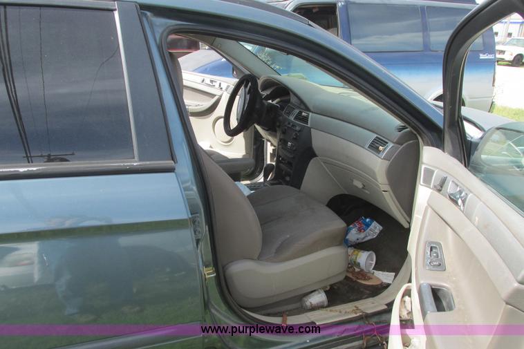 image for item I9517 2005 Chrysler Pacifica SUV
