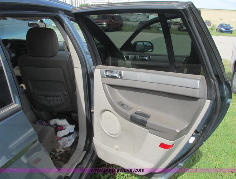 image for item I9517 2005 Chrysler Pacifica SUV