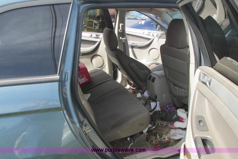 image for item I9517 2005 Chrysler Pacifica SUV