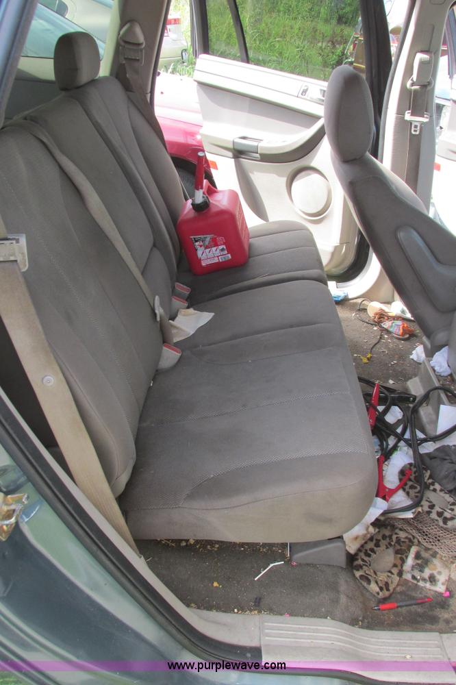 image for item I9517 2005 Chrysler Pacifica SUV