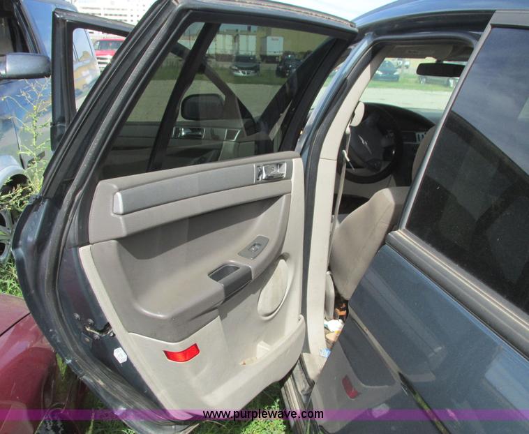 image for item I9517 2005 Chrysler Pacifica SUV