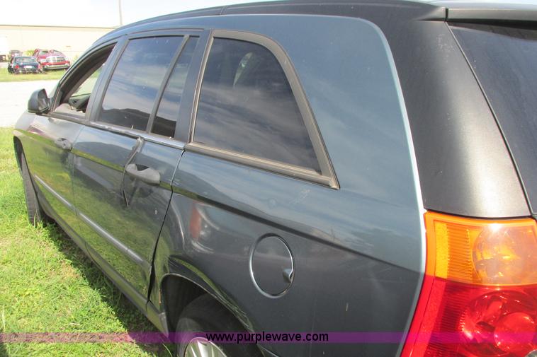 image for item I9517 2005 Chrysler Pacifica SUV
