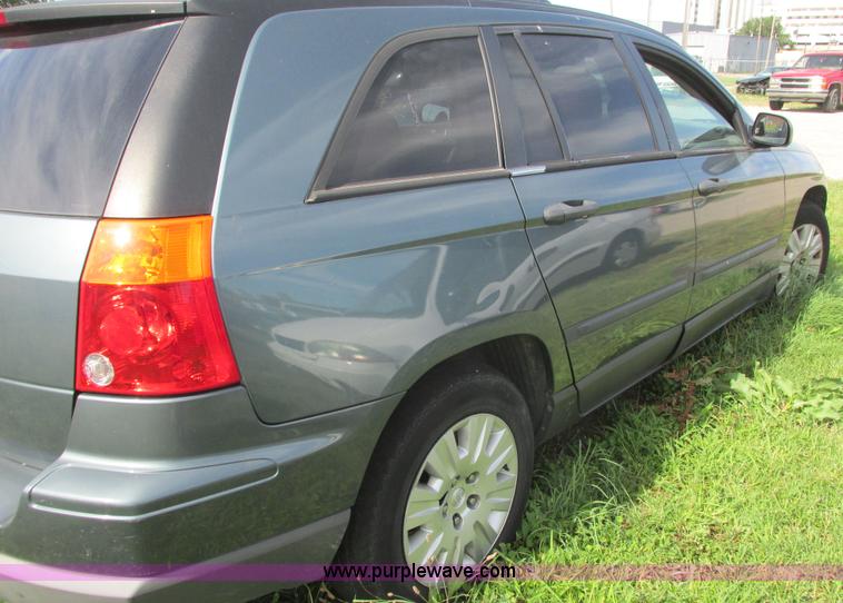 image for item I9517 2005 Chrysler Pacifica SUV
