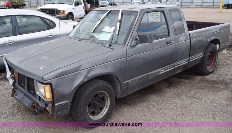 image for item J6659 1989 Chevrolet S10 Ext. Cab pickup truck