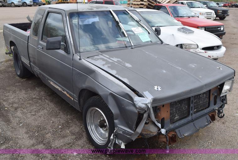 image for item J6659 1989 Chevrolet S10 Ext. Cab pickup truck
