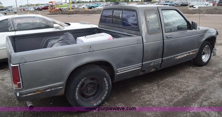 image for item J6659 1989 Chevrolet S10 Ext. Cab pickup truck