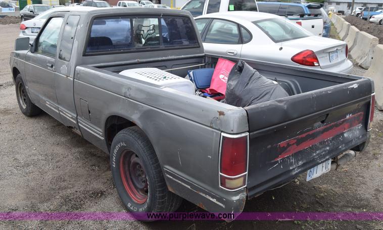 image for item J6659 1989 Chevrolet S10 Ext. Cab pickup truck