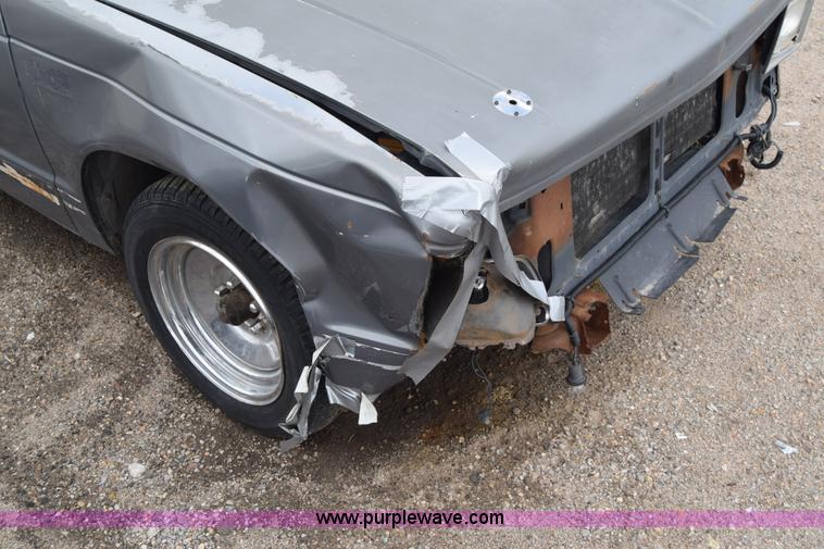 image for item J6659 1989 Chevrolet S10 Ext. Cab pickup truck