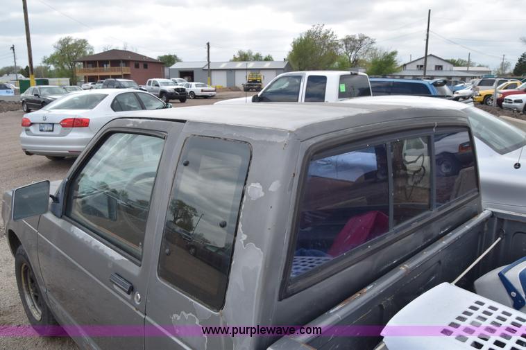 image for item J6659 1989 Chevrolet S10 Ext. Cab pickup truck