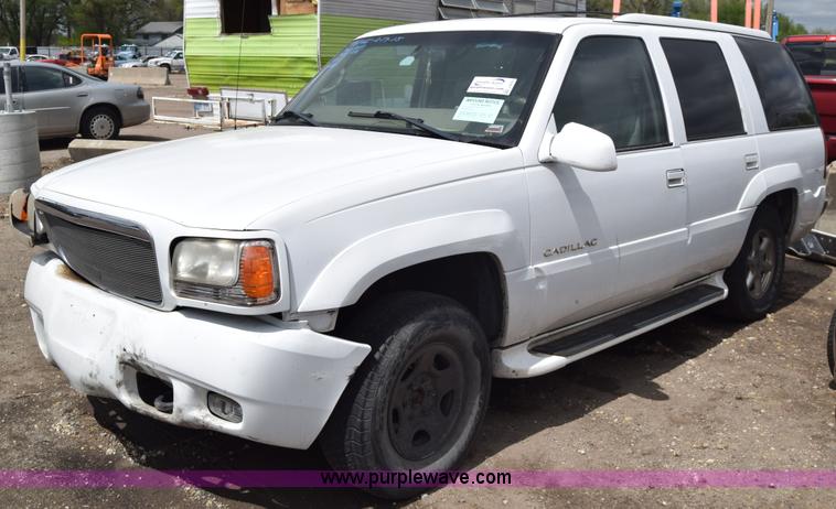 image for item J6663 2000 Cadillac Escalade SUV