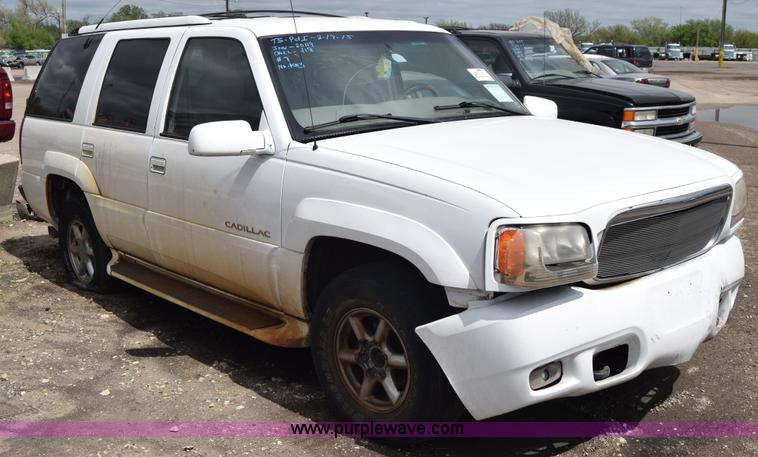 image for item J6663 2000 Cadillac Escalade SUV