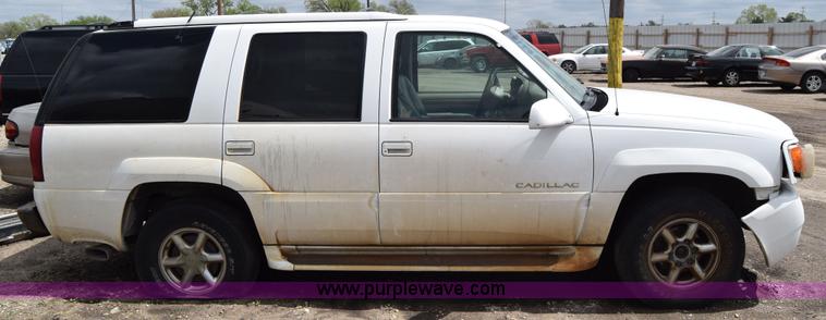 image for item J6663 2000 Cadillac Escalade SUV