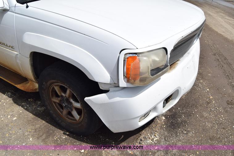image for item J6663 2000 Cadillac Escalade SUV