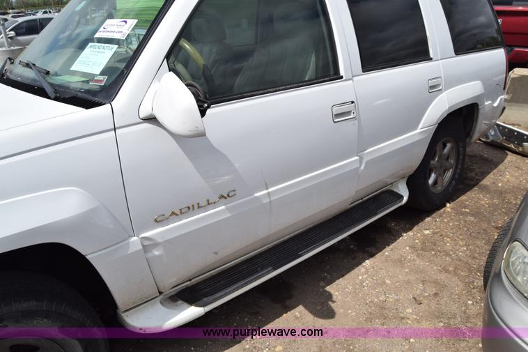image for item J6663 2000 Cadillac Escalade SUV